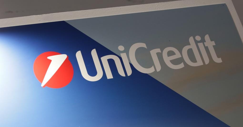 Borsa sale unicredit oggi